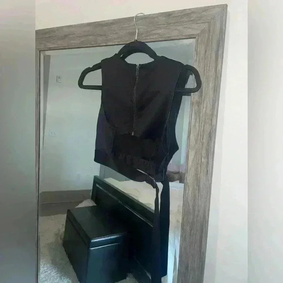 Forever 21 black crop top with belt tie around waist - Picture 2 of 3